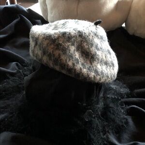 Stylish Black and White Houndstooth Beret